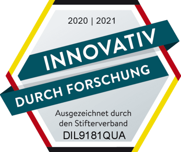 Logo des Stifterverbands mit dem Text &bdquo;Innovativ durch Forschung&ldquo;, Jahr 2020/2021 und einer Auszeichnung.