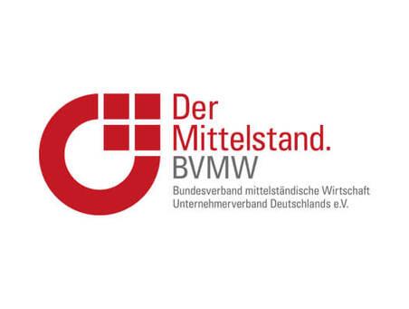 Logo des Bundesverbandes mittelst&auml;ndische Wirtschaft (BVMW) mit rot-wei&szlig;er Gestaltung und Text.